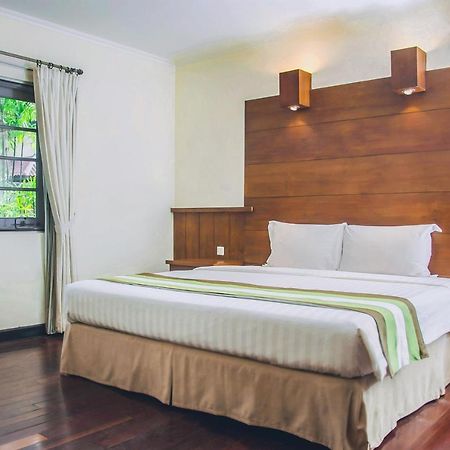 Whiz Prime Hotel Darmo Harapan 수라바야 외부 사진