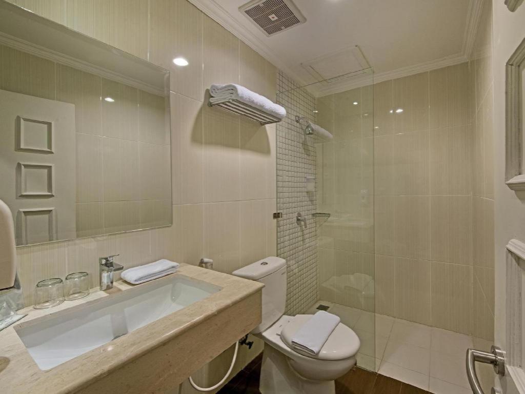 Whiz Prime Hotel Darmo Harapan 수라바야 외부 사진