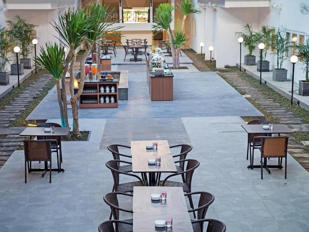 Whiz Prime Hotel Darmo Harapan 수라바야 외부 사진
