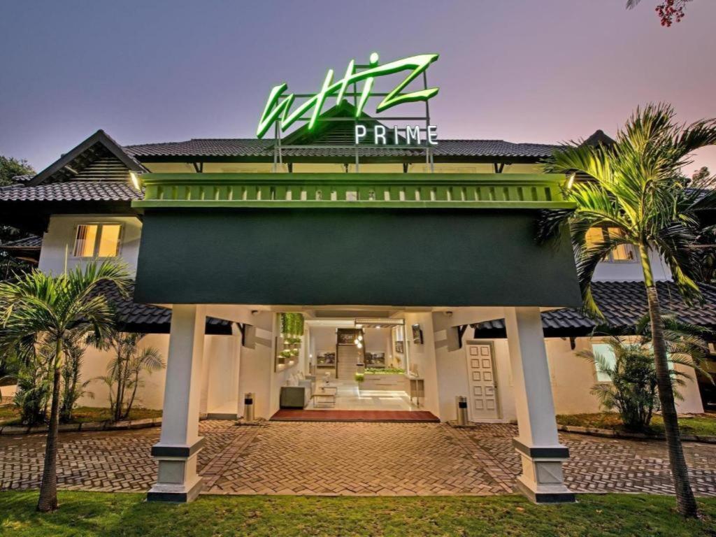 Whiz Prime Hotel Darmo Harapan 수라바야 외부 사진