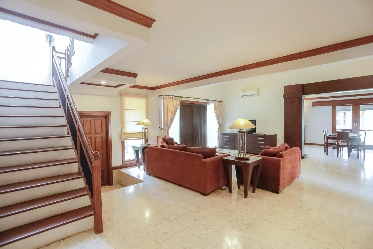 Whiz Prime Hotel Darmo Harapan 수라바야 외부 사진