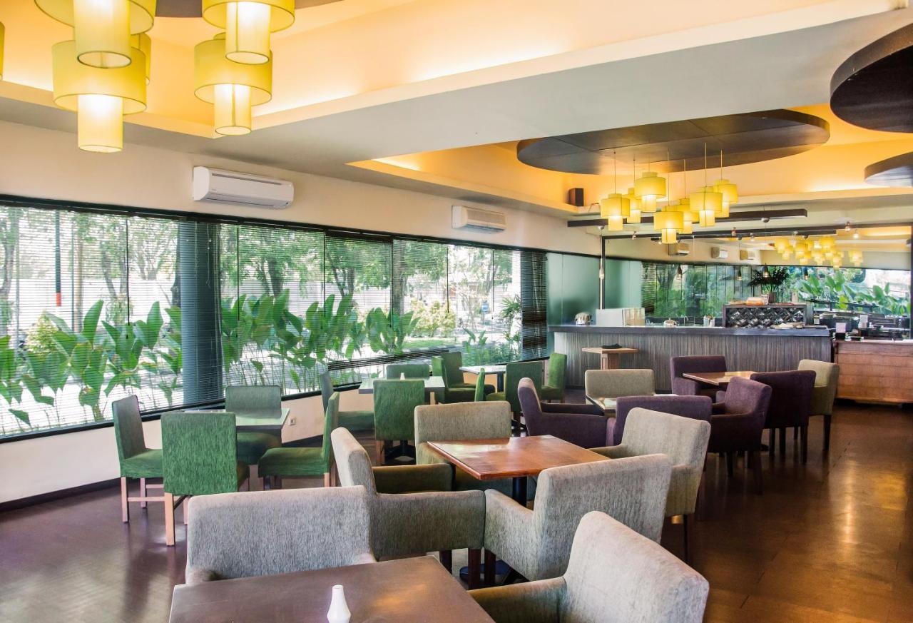Whiz Prime Hotel Darmo Harapan 수라바야 외부 사진