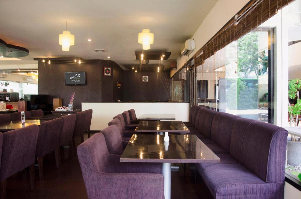 Whiz Prime Hotel Darmo Harapan 수라바야 외부 사진