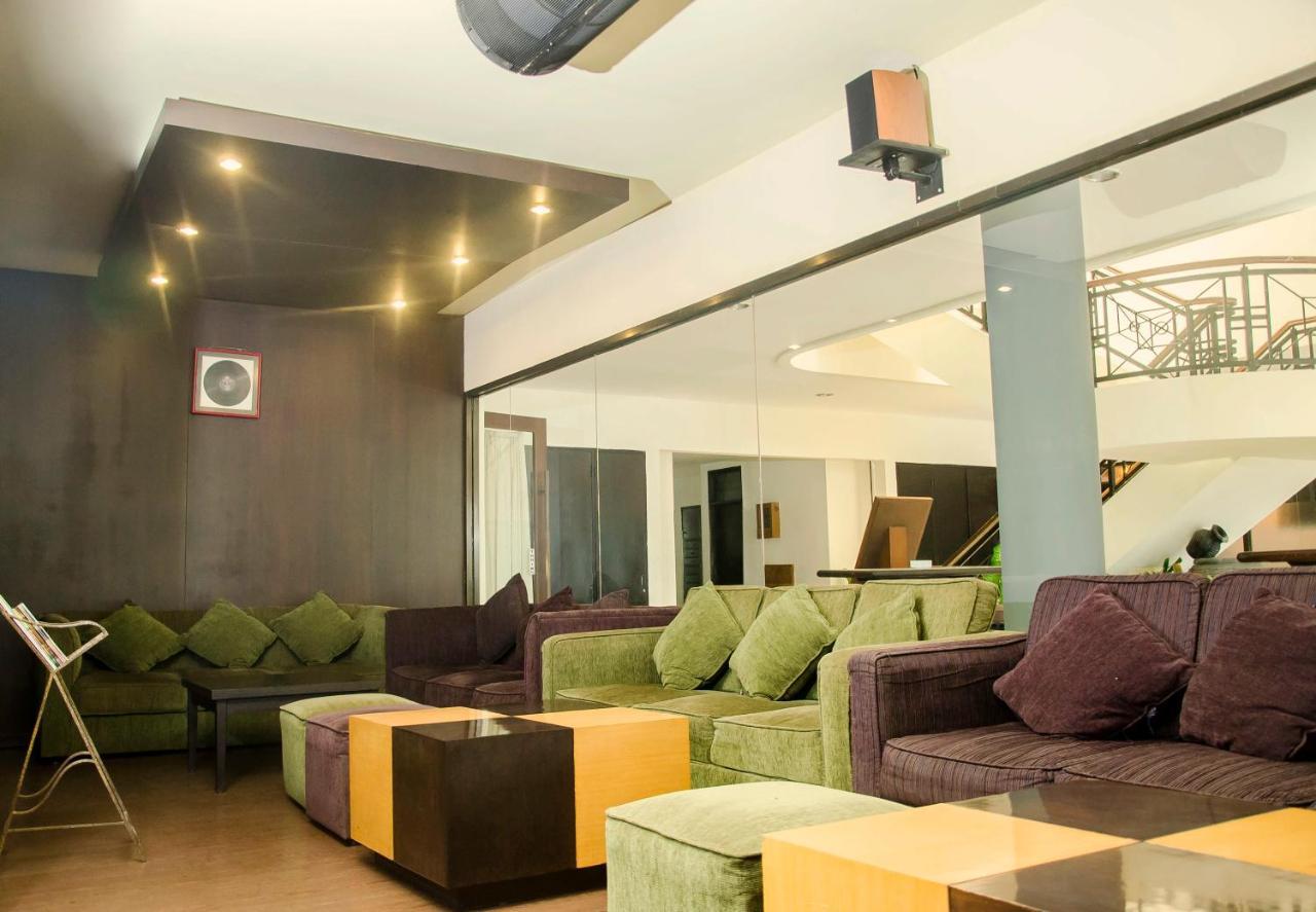Whiz Prime Hotel Darmo Harapan 수라바야 외부 사진