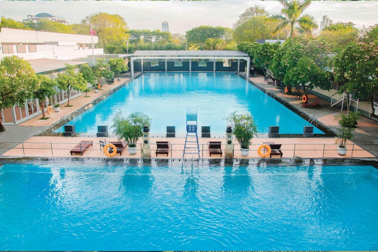 Whiz Prime Hotel Darmo Harapan 수라바야 외부 사진