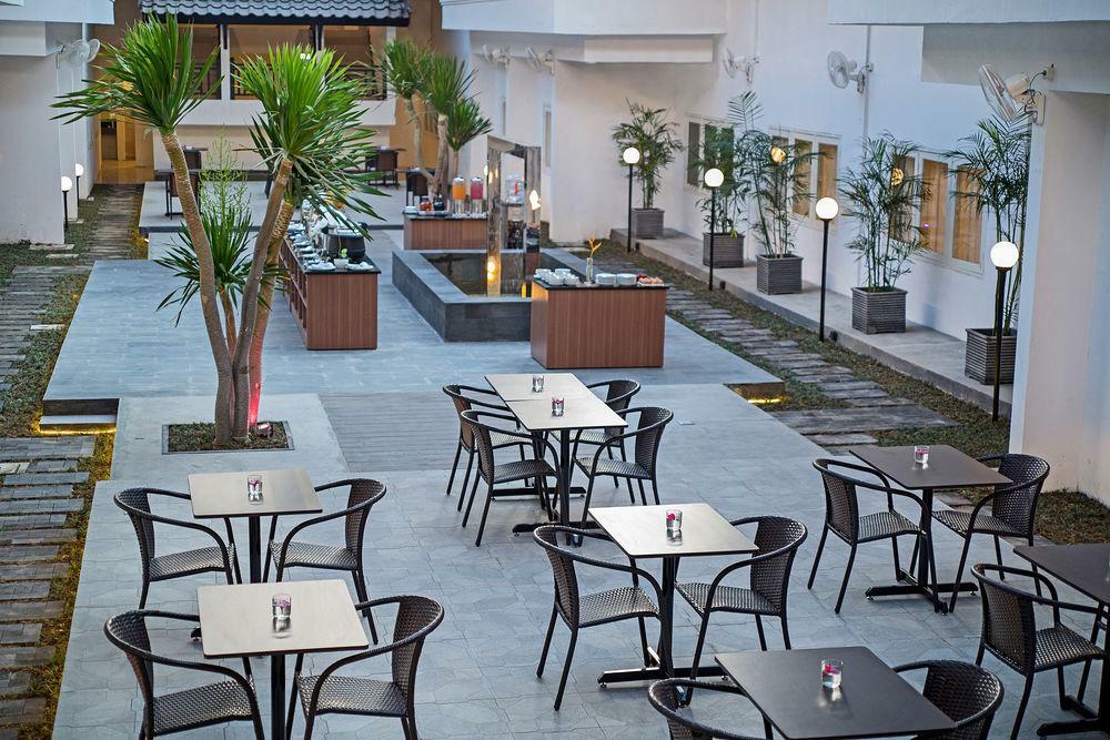 Whiz Prime Hotel Darmo Harapan 수라바야 외부 사진