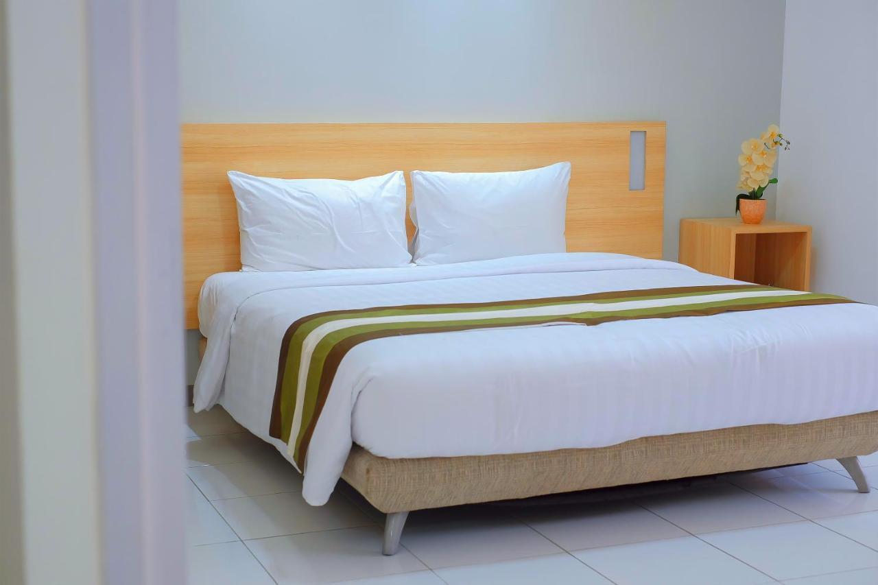 Whiz Prime Hotel Darmo Harapan 수라바야 외부 사진