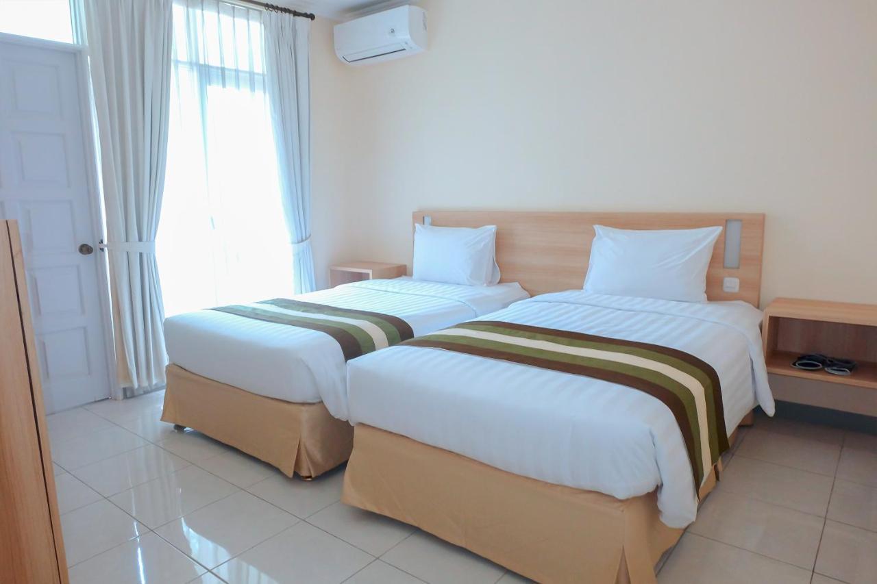 Whiz Prime Hotel Darmo Harapan 수라바야 외부 사진
