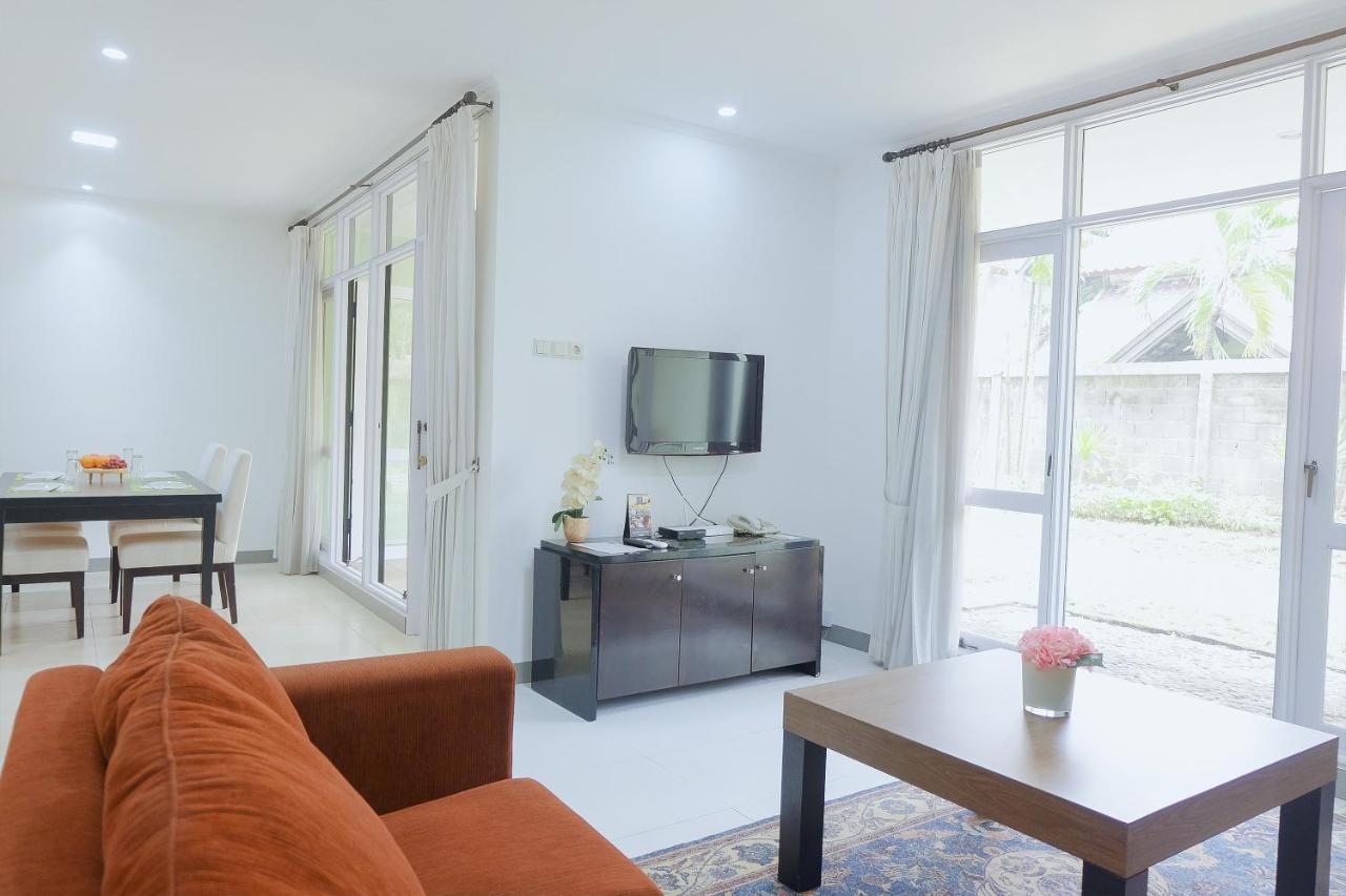 Whiz Prime Hotel Darmo Harapan 수라바야 외부 사진