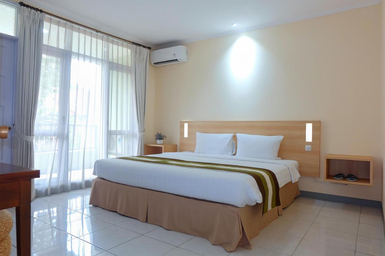 Whiz Prime Hotel Darmo Harapan 수라바야 외부 사진